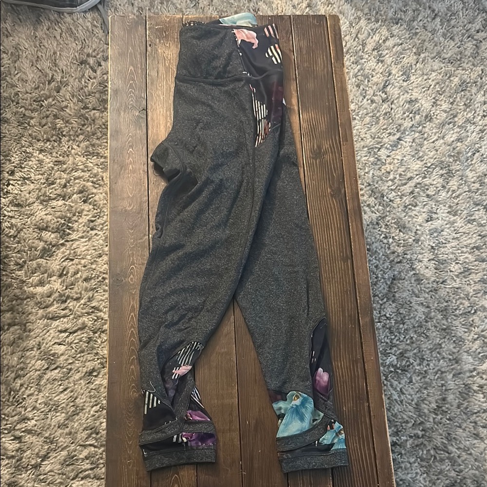 Calia Gray Floral cropped yoga pants